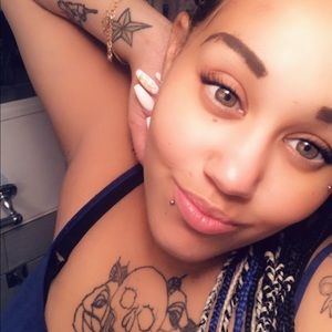 Meet your Posher, Danielle